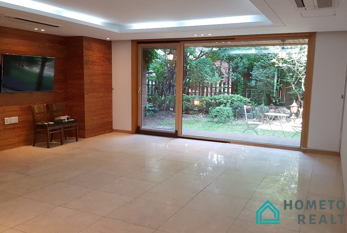 Livingroom with garden