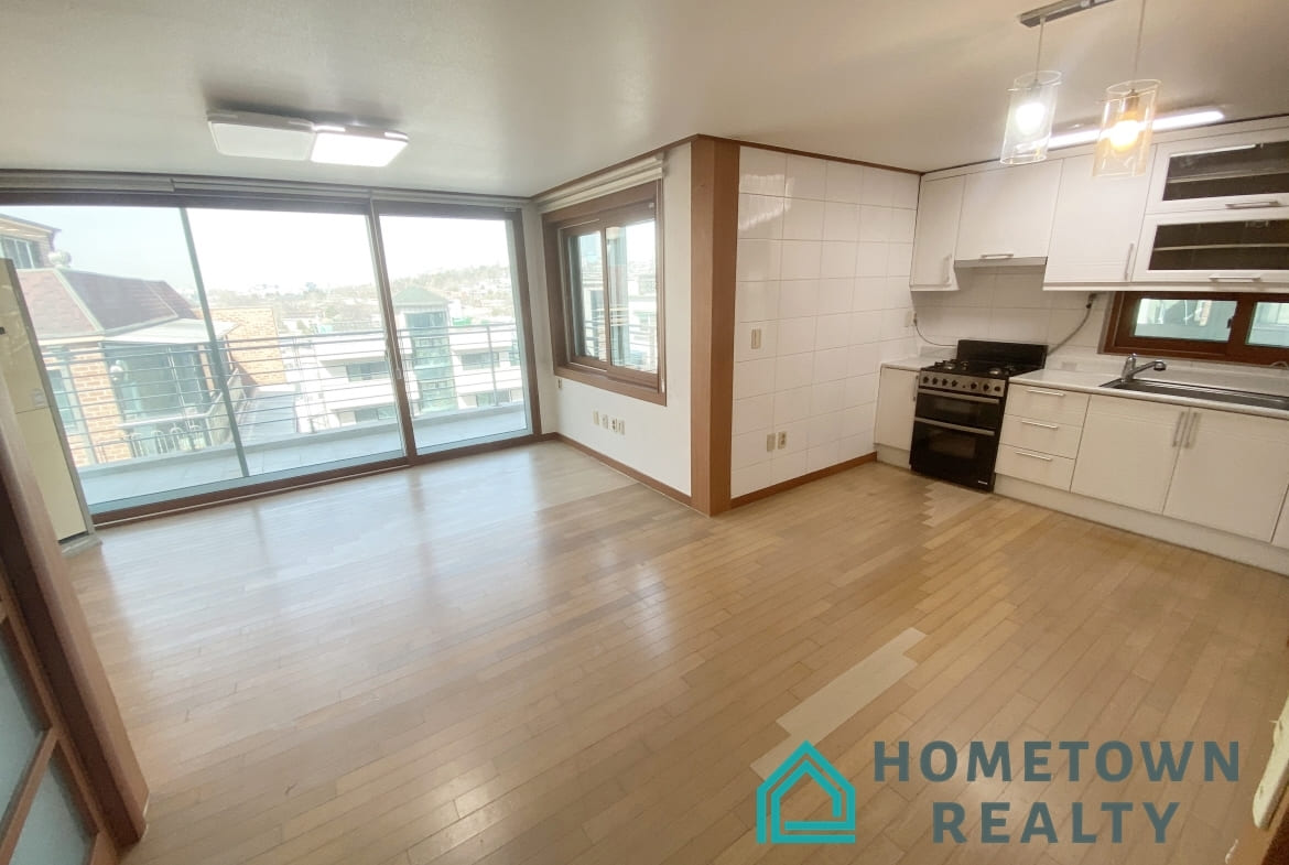 Livingroom with the kitchen