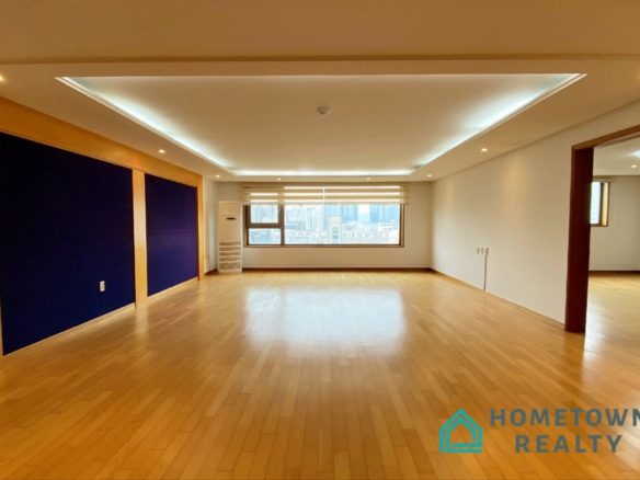 Livingroom closer