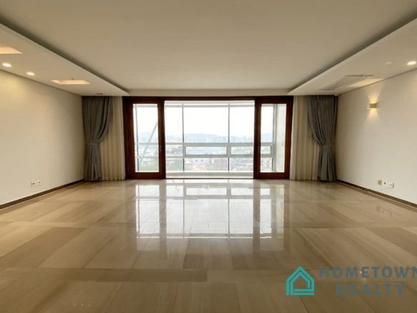 Livingroom front