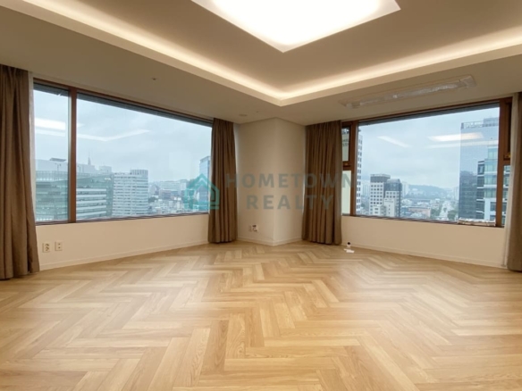 Livingroom with two windows