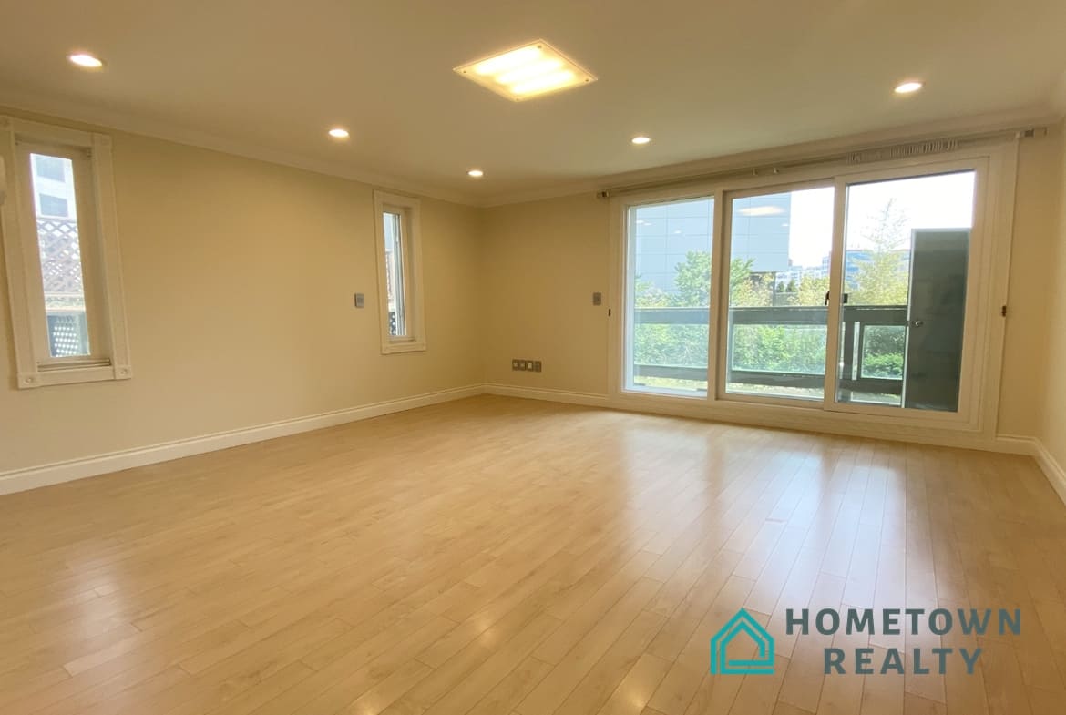 Master bedroom from the entrance