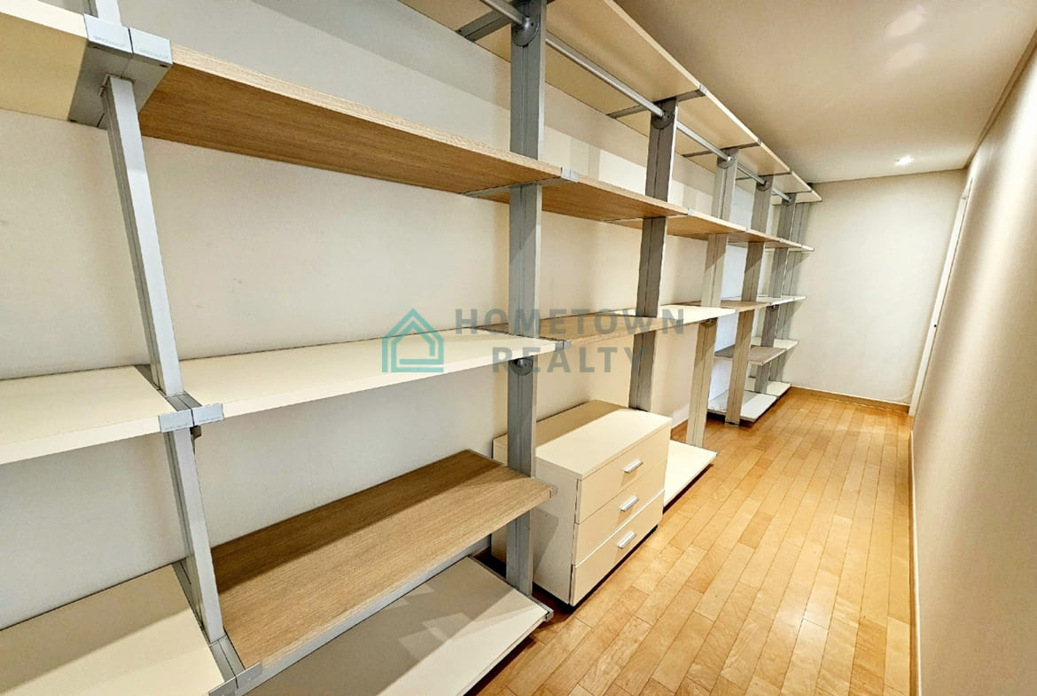 Closet of the 3rd bedroom
