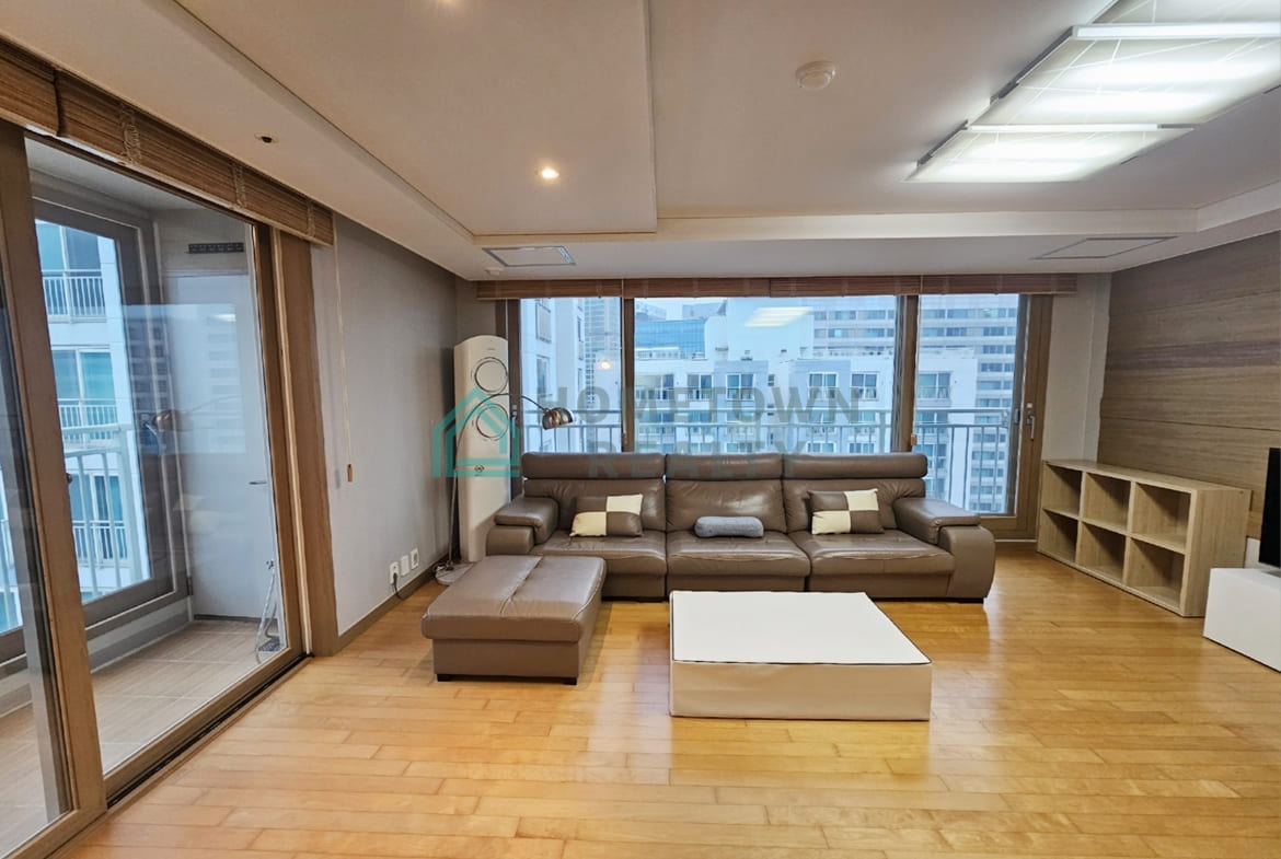 Livingroom front