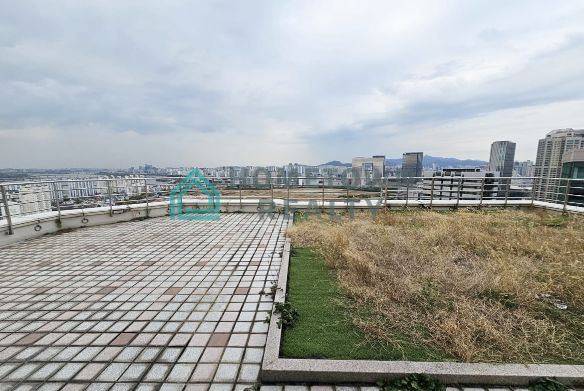 Big terrace on the second floor