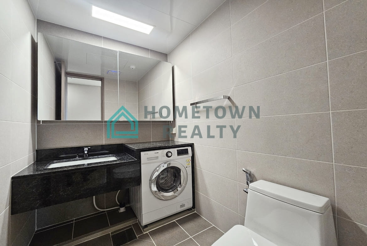 2nd bathroom