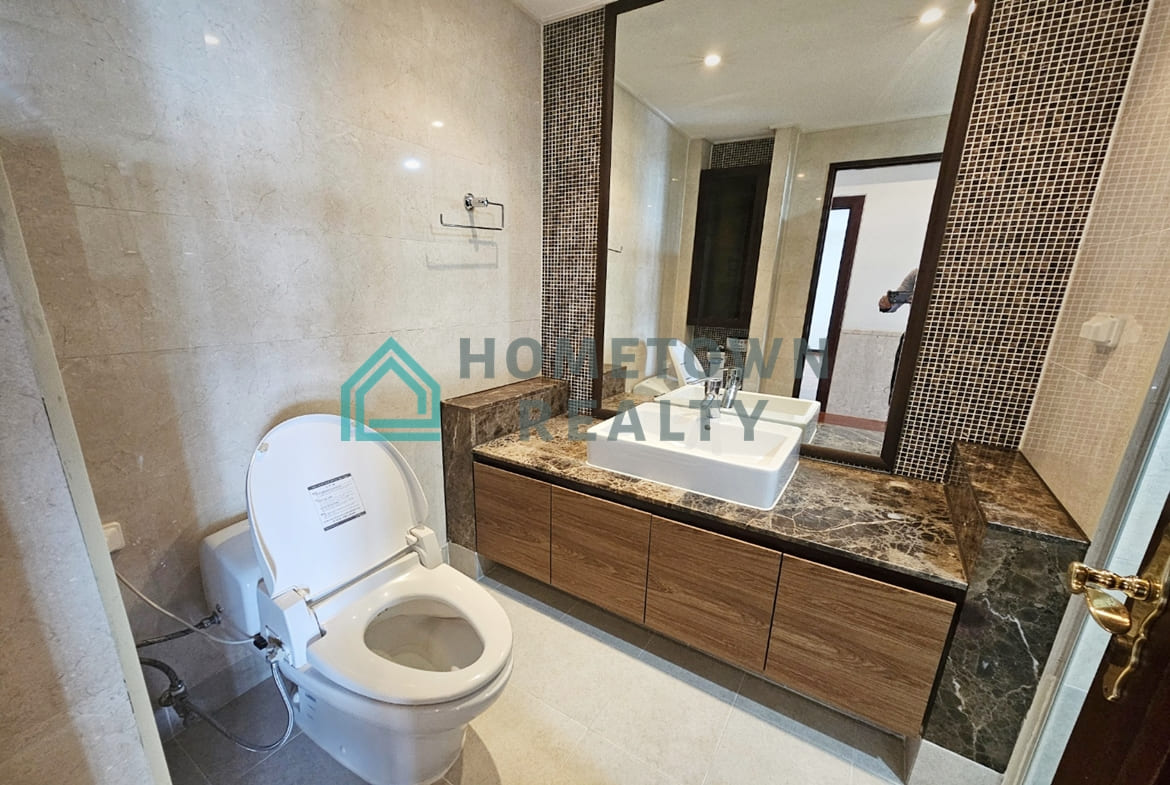 2nd bathroom