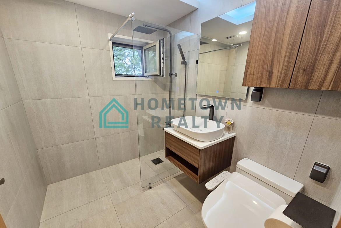 2nd bathroom