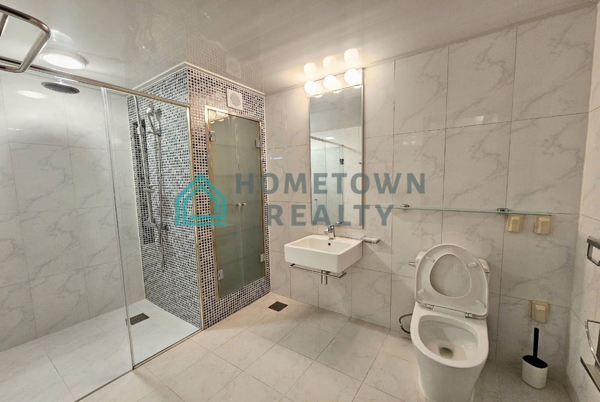 2nd bathroom