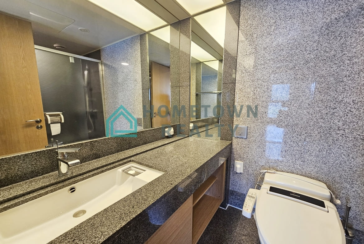 2nd bathroom toilet