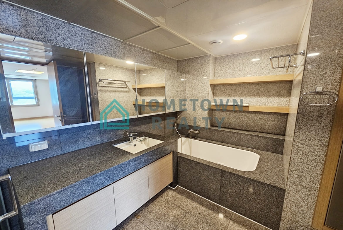 2nd bathroom