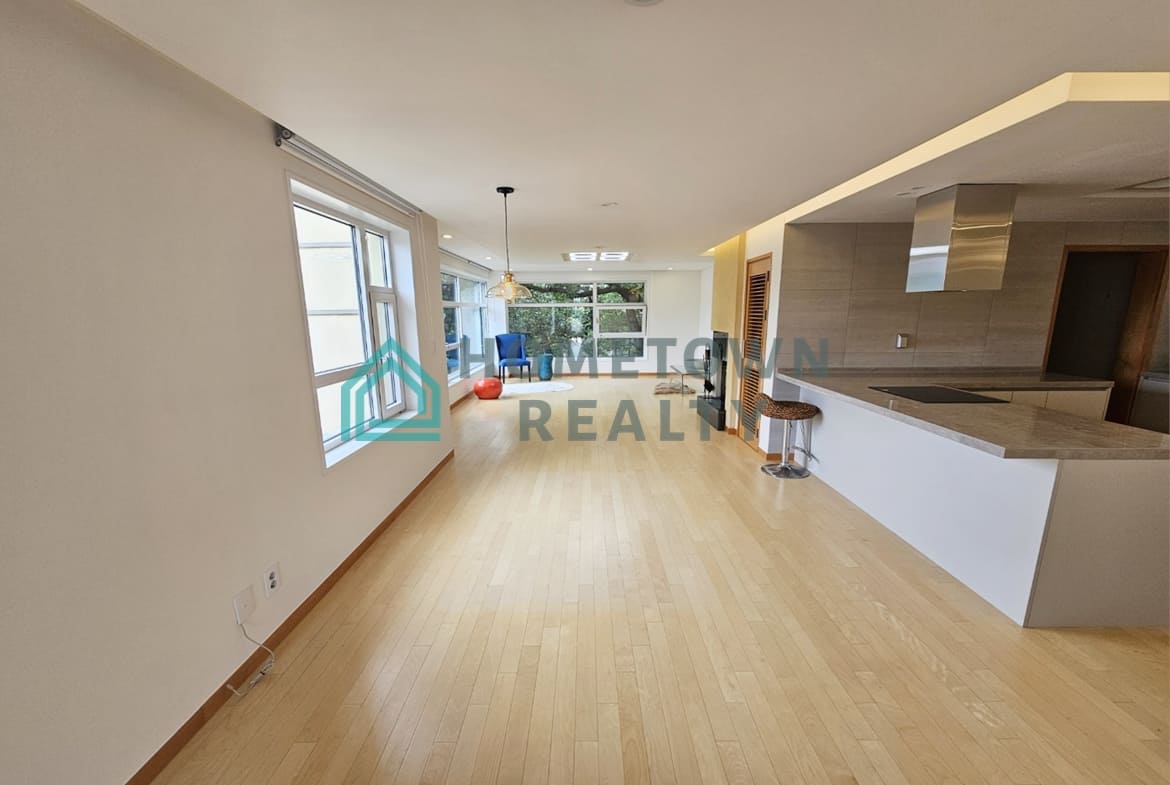 Dining and livingroom