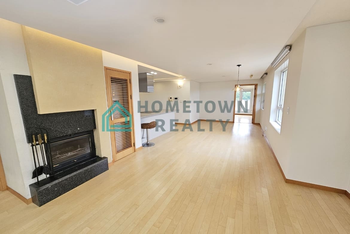 Livingroom opposite