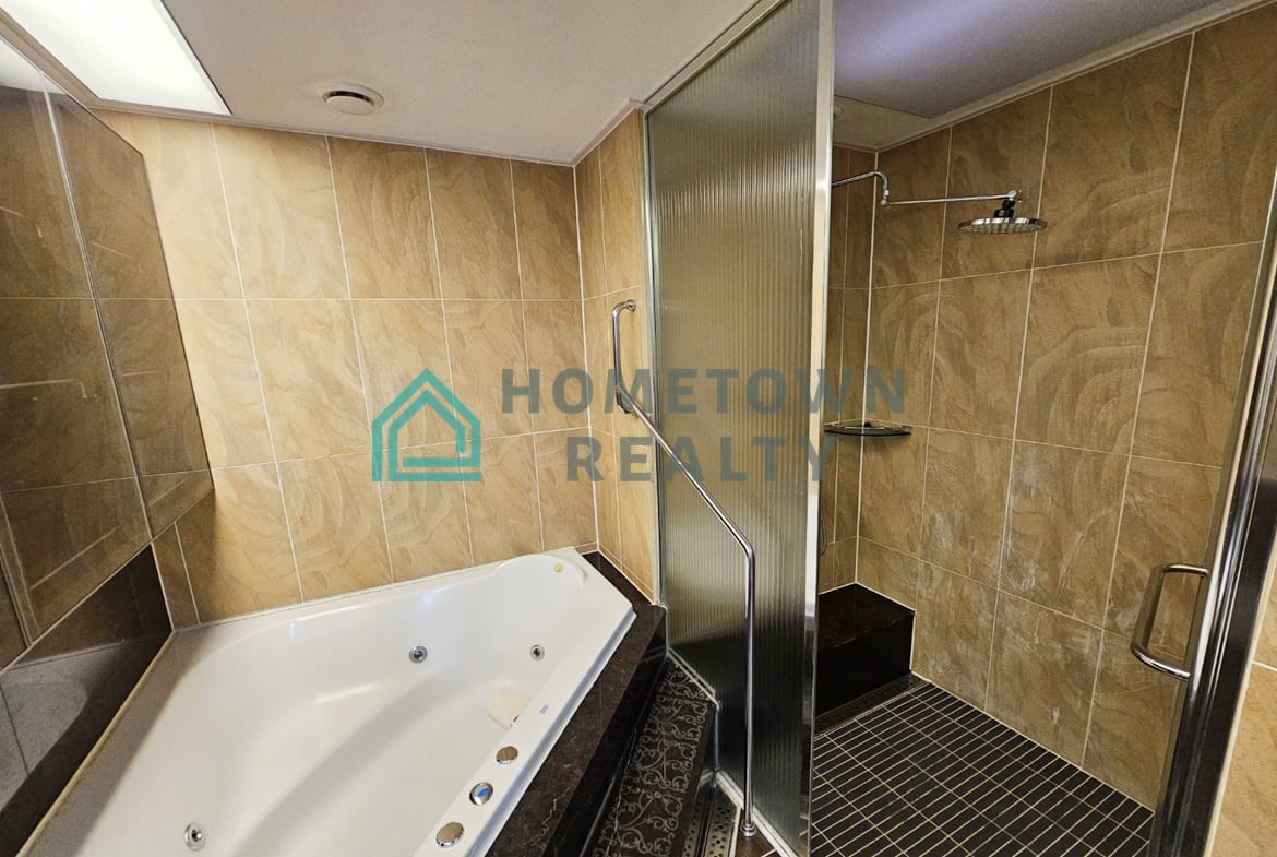 Master bathroom bath