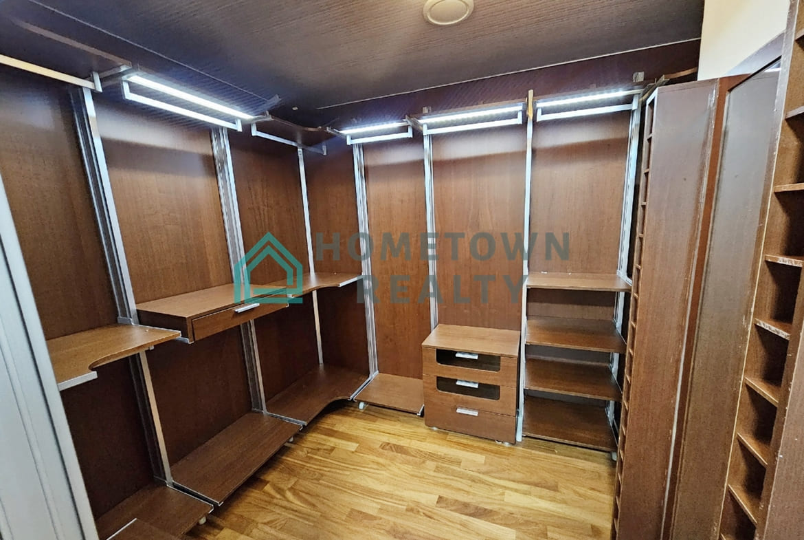 Walk in closet