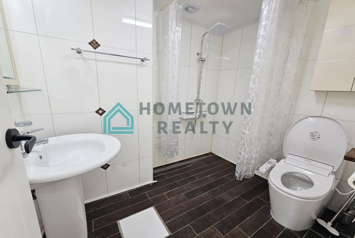 2nd bathroom