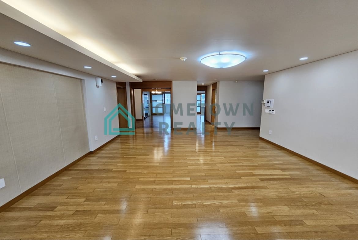 Livingroom opposite