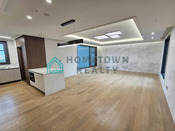 Livingroom with dining