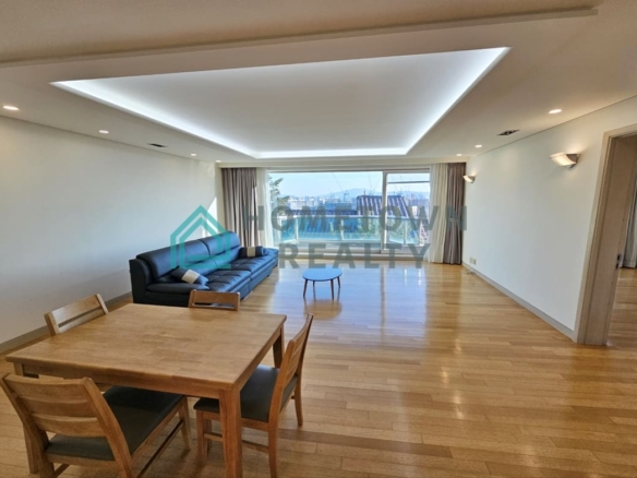 Livingroom and dining