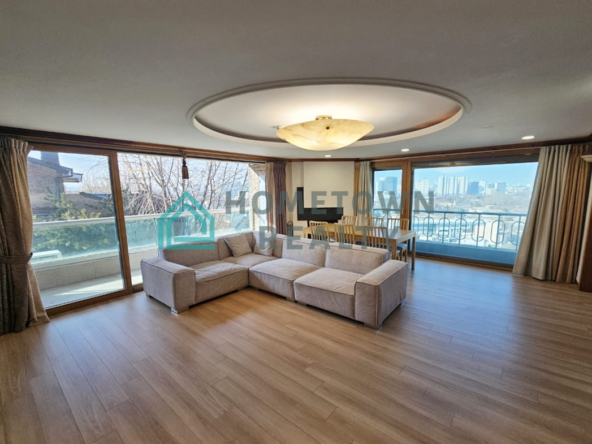 Livingroom two windows