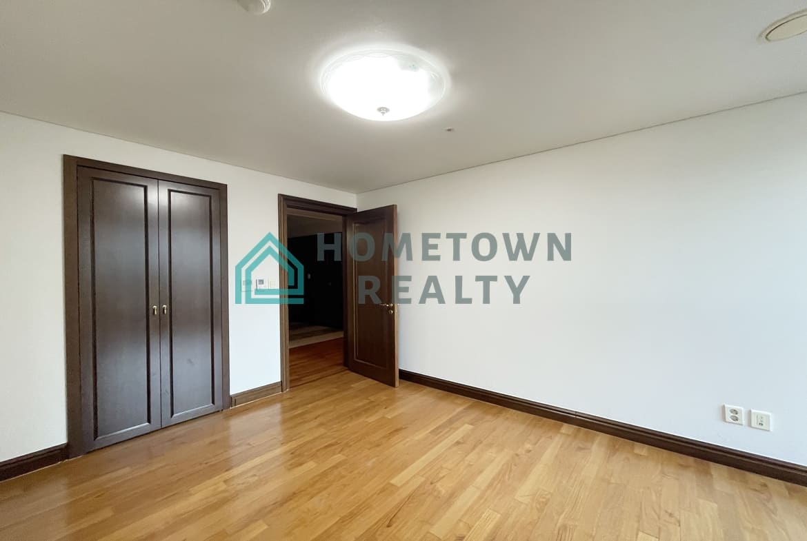 Second bedroom closet