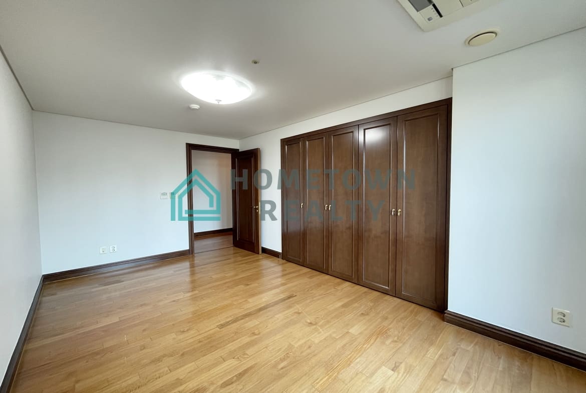 third bedroom closet