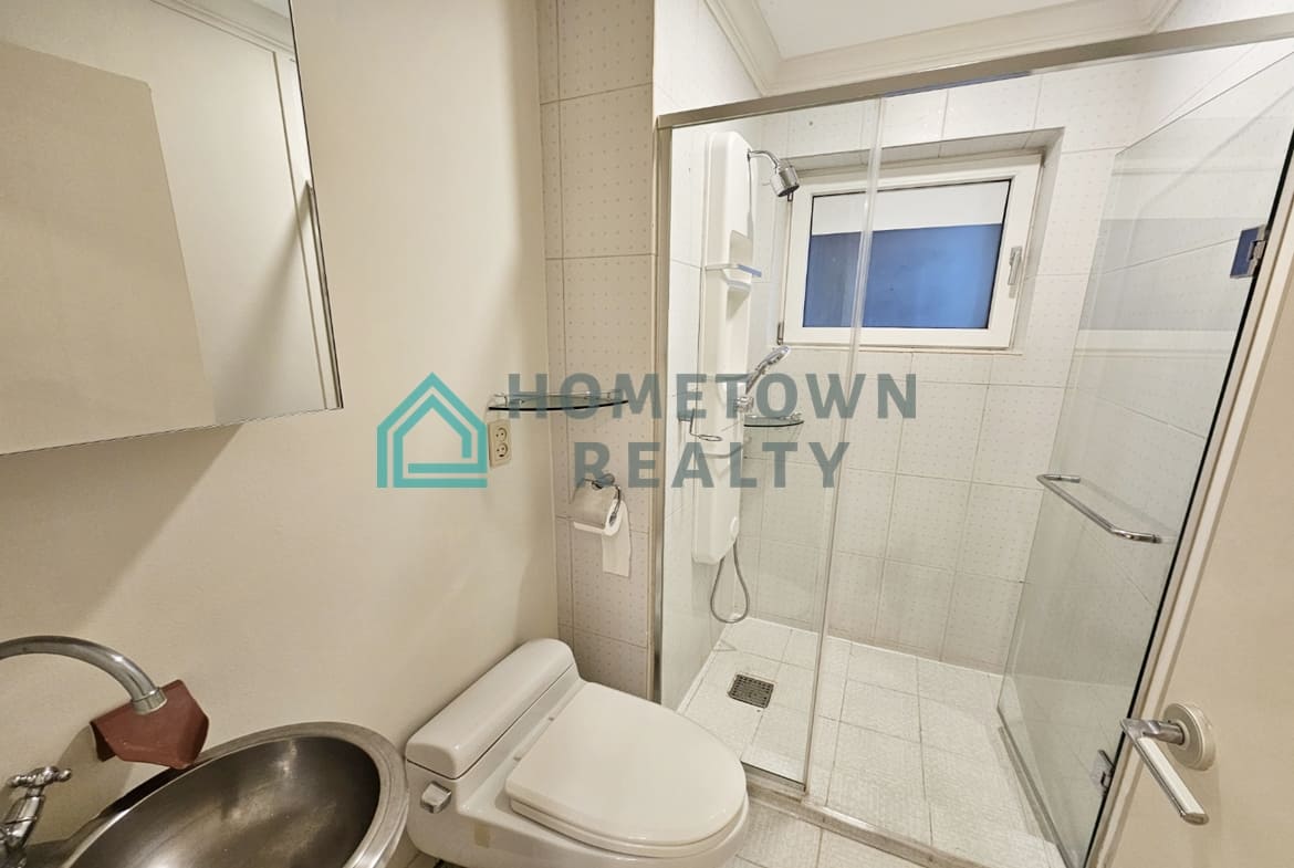 2nd bathroom