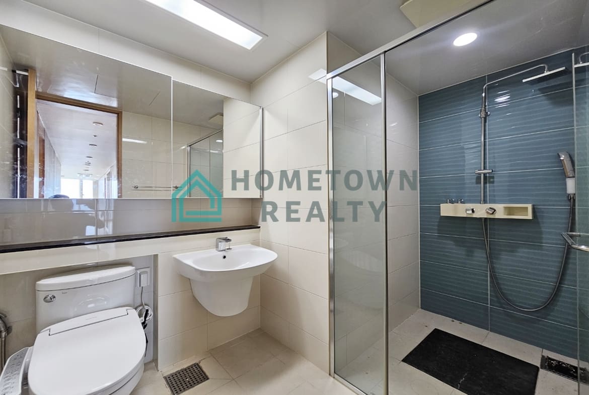 2nd bathroom