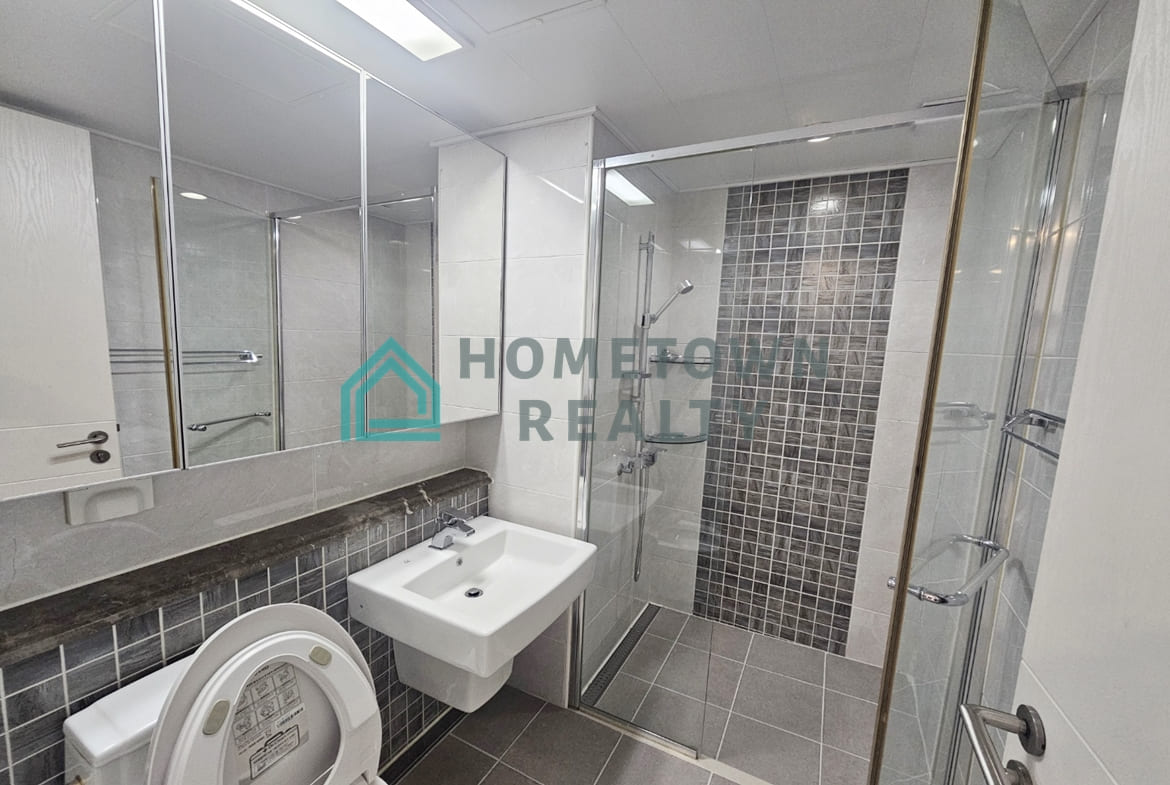 2nd bathroom