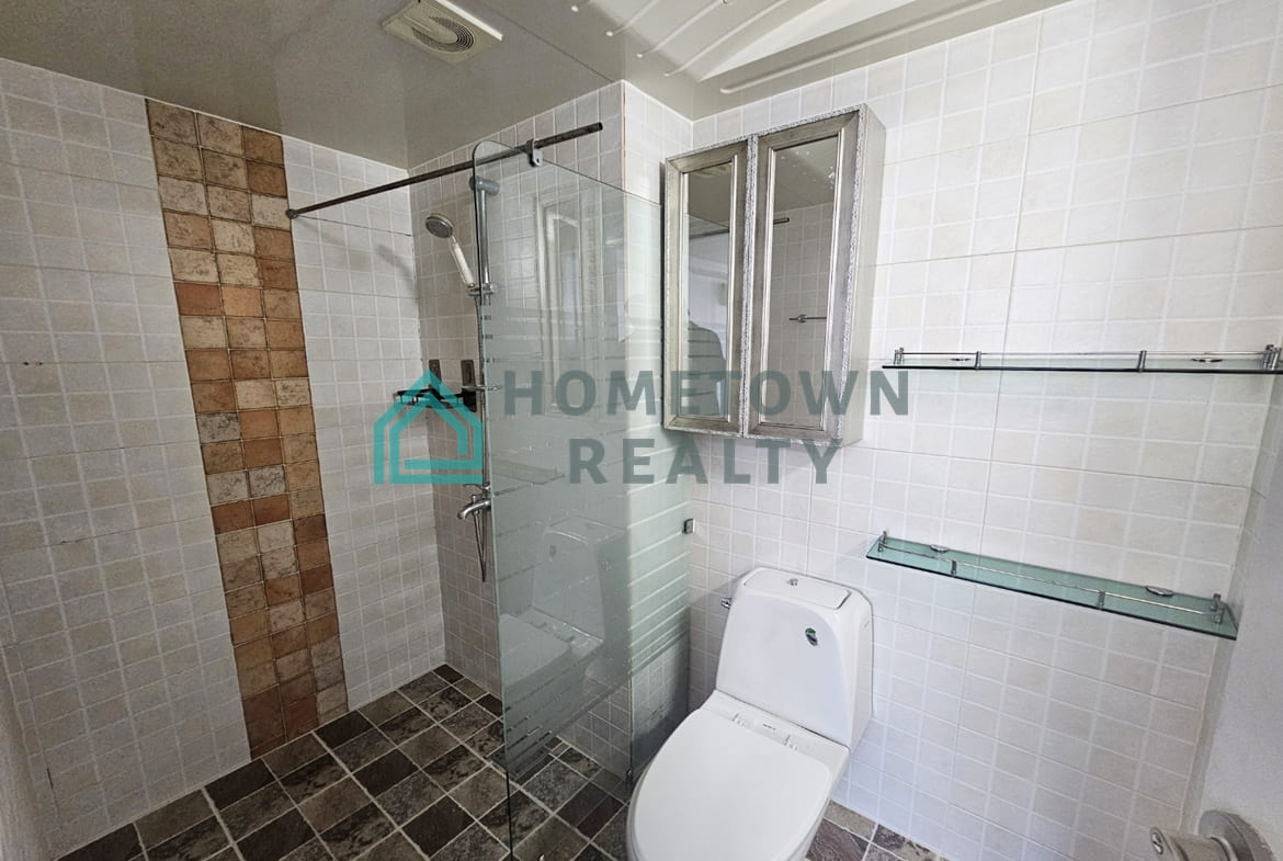 2nd bathroom