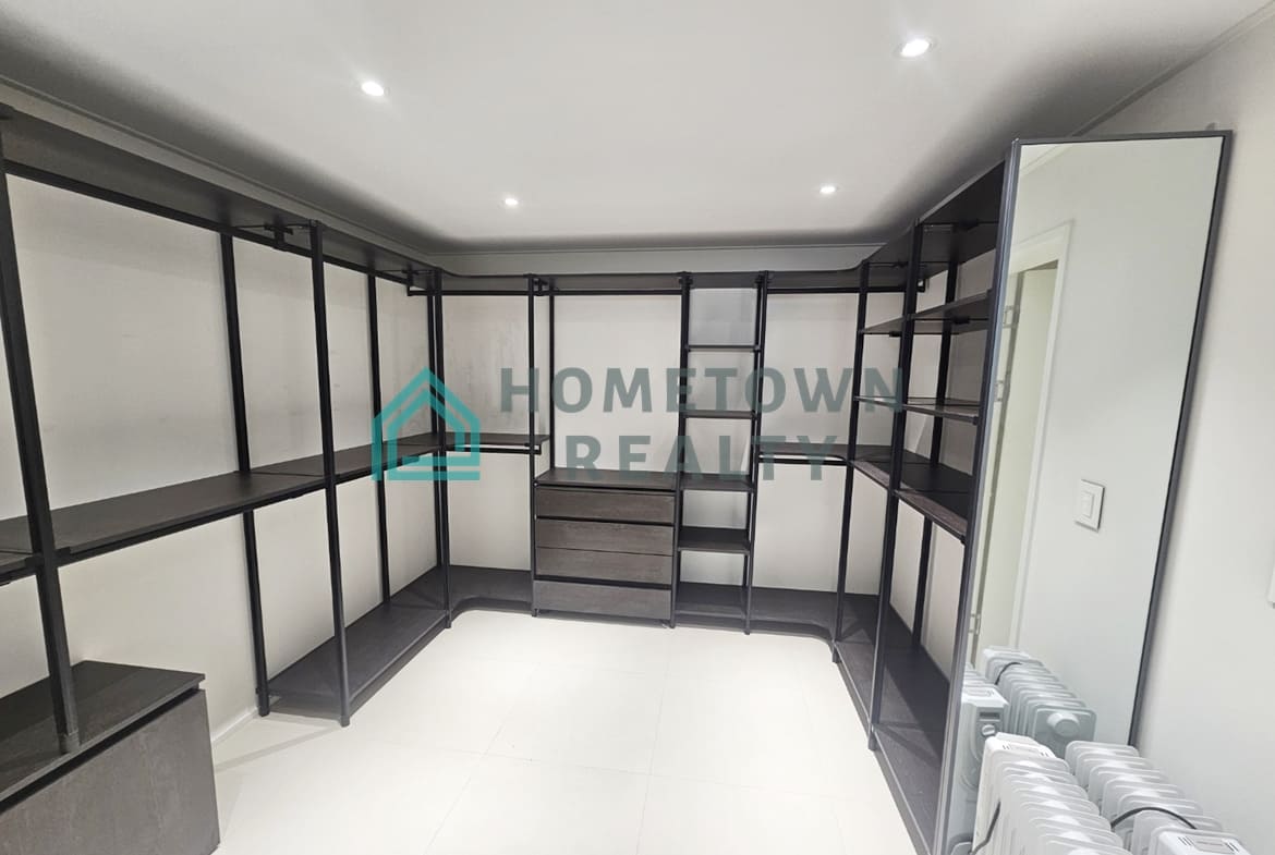 walk in closet