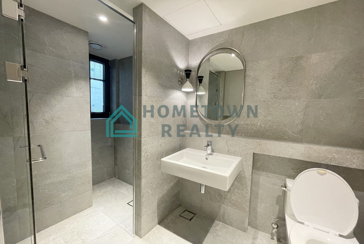 2nd bathroom