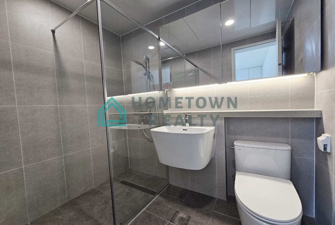 2nd bathroom