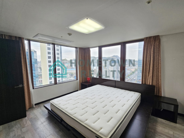Bedroom with windows